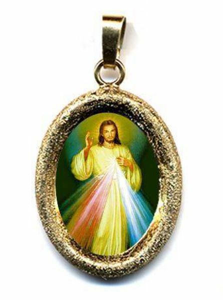 Picture of Merciful Jesus Gold plated Silver and Porcelain diamond-cut oval Pendant mm 19x24 (0,75x0,95 inch) Unisex Woman Man