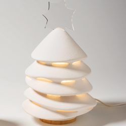 Imagen de Árbol de Navidad con iluminación interior cm 38 (15,0 inch) Escultura en arcilla refractaria blanca Cerámica Centro Ave Loppiano