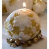 Immagine di Sfera Antica Avorio Candela natalizia elegante