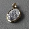 Imagen de Medalla Virgen con Niño gr 2,4 oro blanco / amarillo 18k