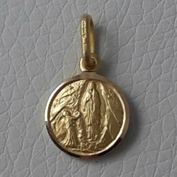 Imagen de Madonna Nuestra Señora de Lourdes Medalla Sagrada Colgante redonda Acuñación gr 1,5 Oro amarillo 18kt con borde liso Unisex Mujer Hombre 