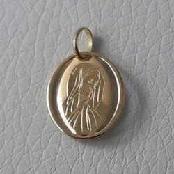 Picture of Madonna Our Lady of Sorrows Sacred Oval Medal Pendant gr 0,7 Yellow Gold 18k for Woman 