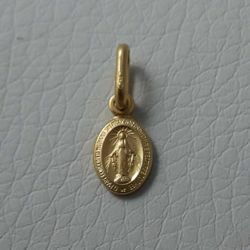 Picture of Miracolous Madonna Our Lady of Graces Coining Sacred Oval Medal Pendant gr 0,8 Yellow Gold 18k Unisex Woman Man 