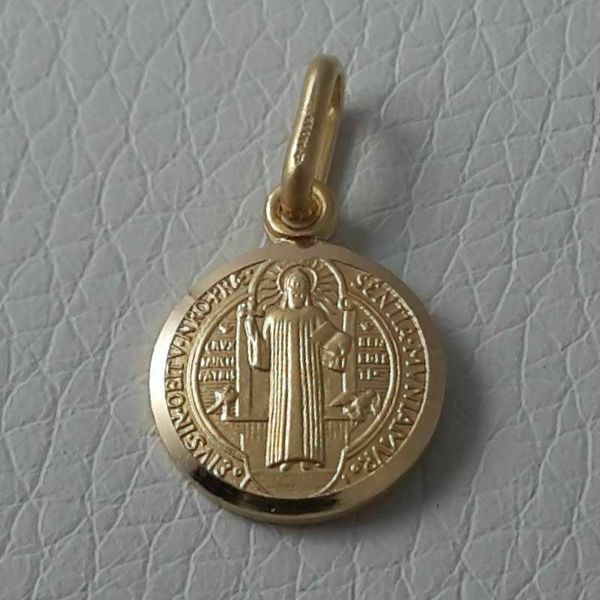 Picture of Cross of Saint Benedict Crux Sancti Patris Benedicti Coining Sacred Medal Round Pendant gr 1,3 Yellow Gold 18k smooth edge Unisex Woman Man 