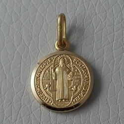 Picture of Cross of Saint Benedict Crux Sancti Patris Benedicti Coining Sacred Medal Round Pendant gr 2,4 Yellow Gold 18k smooth edge Unisex Woman Man 