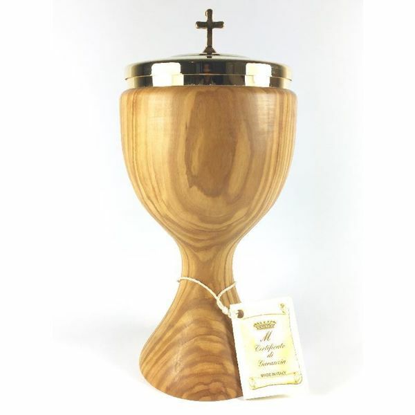 Picture of Low Liturgical Ciborium H. cm 20 (7,9 inch) smooth Finish in Olive Wood of Assisi