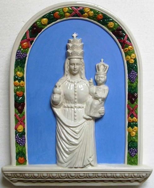 Imagen de Nuestra Señora de Oropa Retablo de muro cm 33x26 (13x10,2 in) Bajorrelieve Cerámica vidriada