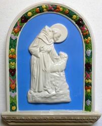 Immagine di San Francesco e la Pecora Pala da Muro cm 33x26 (13x10,2 in) Bassorilievo Ceramica Robbiana