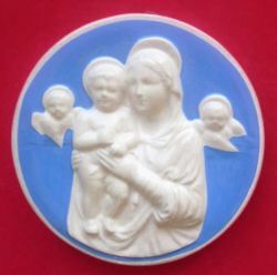Imagen de Virgen con el Niño y ángeles Tondo de muro diám. cm 20 (7,9 in) Bajorrelieve Cerámica Della Robbia