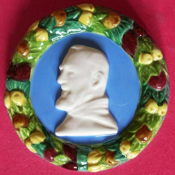 Immagine di Santo Padre Pio Tondo da muro 11 cm ceramica Della Robbia
