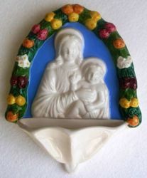 Imagen de Virgen con el Niño Pila de Agua Bendita cm 20 (7,9 in) Bajorrelieve Cerámica Della Robbia Benditera