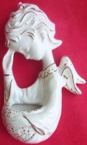 Immagine di Angelo in Preghiera Acquasantiera 15 cm ceramica Deruta bianca oro