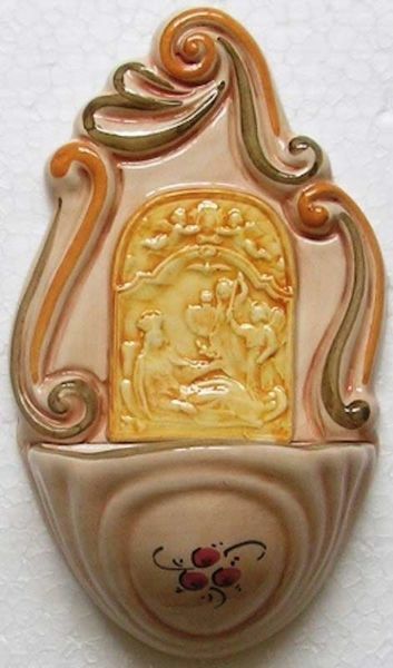 Imagen de Virgen con San Miguel Arcángel Benditera 14 cm cerámica Deruta