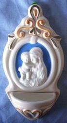 Immagine di Madonna con Bambino Acquasantiera cm 22 (8,7 in) Ceramica invetriata dipinta a mano