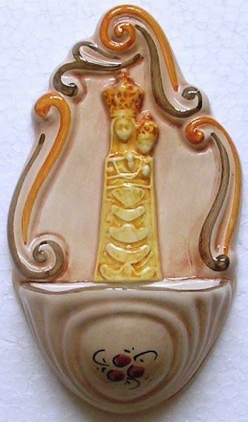 Immagine di Madonna di Loreto Acquasantiera cm 14 (5,5 in) Ceramica invetriata dipinta a mano