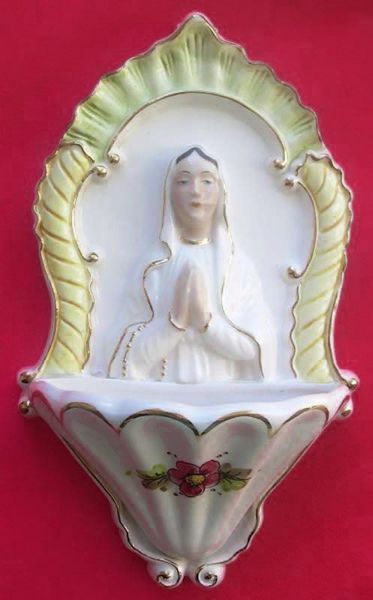 Imagen de Virgen orante Pila de Agua Bendita cm 26 (10,2 in) Cerámica vidriada pintada hilo de oro
