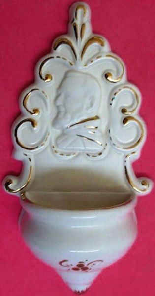 Immagine di Santo Padre Pio Acquasantiera 22 cm ceramica Deruta bianca oro