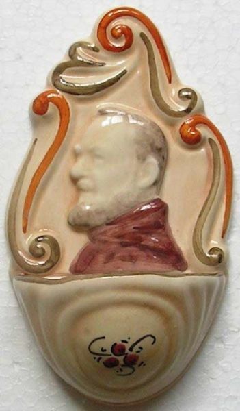 Picture of St. Padre Pio Holy Water Stoup 14 cm (5,5 inch) Deruta Ceramic