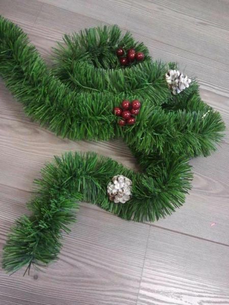 Picture of Christmas Garland L. 8 m (198 inch), diam. cm 8 (13,8 inch) green plastic PVC with red berries and white pine cones 