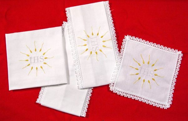 Imagen de Set Servicio Altar bordado IHS Lino puro Blanco Conjunto para Misa