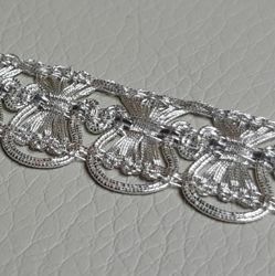 Immagine di Agremano metallo argento Fiordaliso H. cm 1,2 (0,47 inch) filato metallico Viscosa Orlo Bordo Passamaneria per Paramenti sacri 