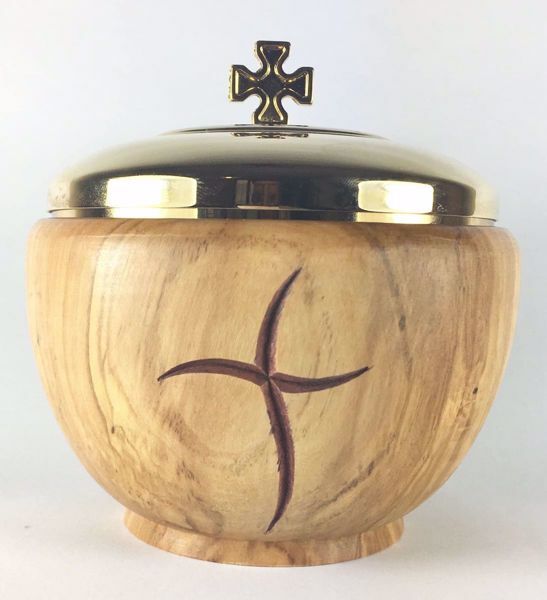 Picture of Low Liturgical Ciborium H. cm 12 (4,7 inch) Stylized Cross in Olive Wood of Assisi