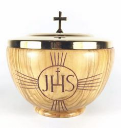 Immagine di Pisside liturgica bassa Ciborio H. cm 12 (4,7 inch) Simbolo JHS e Raggi di Luce in Legno di Ulivo di Assisi