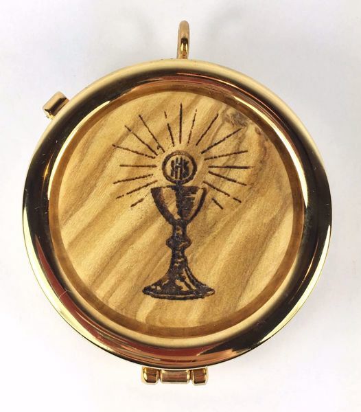 Picture of Eucharistic Pyx Sacred Hosts Vessel Diam. cm 6 (2,4 inch) Chalice Host and Rays of Light in Gold plated Brass and Olive Wood of Assisi