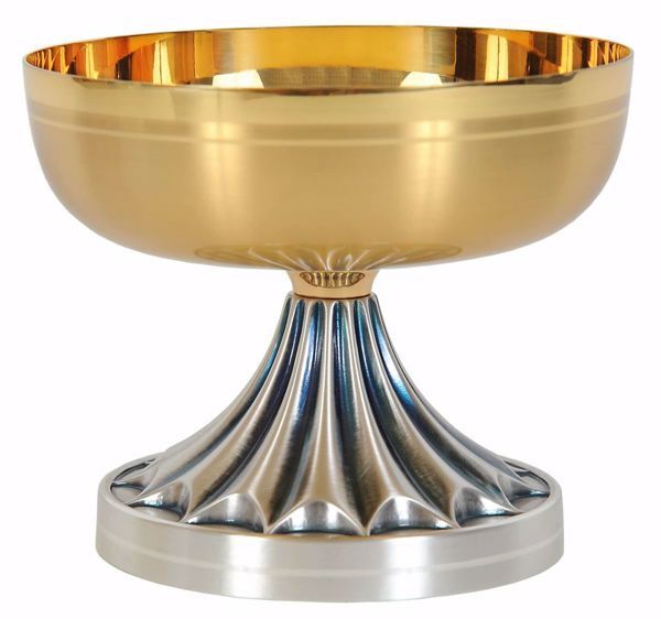 Picture of Liturgical Paten Ciborium H. cm 11 (4,3 inch) decorated base in brass Gold Silver 