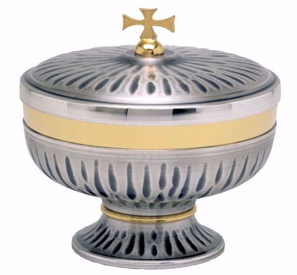 Picture of Liturgical Ciborium H. cm 10 (3,9 inch) with golden Knot in chiseled brass Gold Silver 