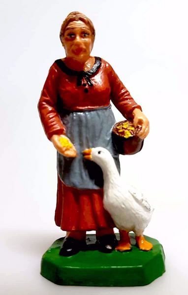 Imagen de Mujer con Ganso Belén Pellegrini 6 cm plástico pintado