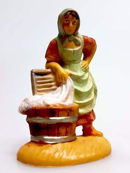 Immagine di Donna con panni Presepe Pellegrini 6 cm piccolo economico tinto legno
