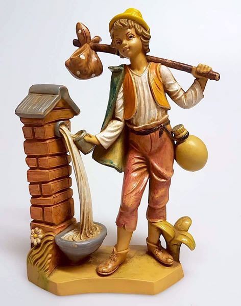 Immagine di Pastore alla fontana Pellegrini 16 cm plastica economico tinto legno da esterno