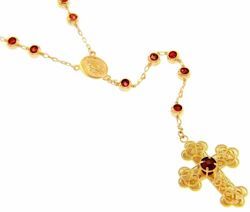 Imagen de Collar Rosario Cuello Redondo con Cruz trilobulada Medalla Nuestra Señora Milagrosa y docenas con Granate gr 29,6 Oro amarillo 18kt para Mujer 
