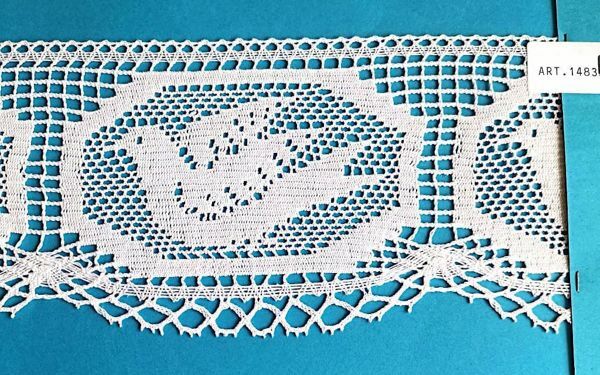Picture of Bobbin Lace Dove Embroidery H. cm 10 (3,9 inch) pure Cotton White for Altar Tablecloth and Liturgical Vestments