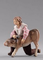 Immagine di Bambino inginocchiato con vitello cm 40 (15,7 inch) Presepe vestito Hannah Alpin statua in legno Val Gardena abiti in tessuto