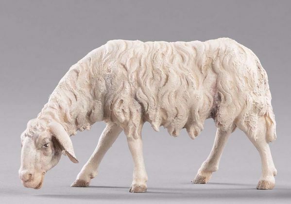 Immagine di Pecora che mangia Presepe Hannah Alpin 40 cm tirolese legno e stoffa