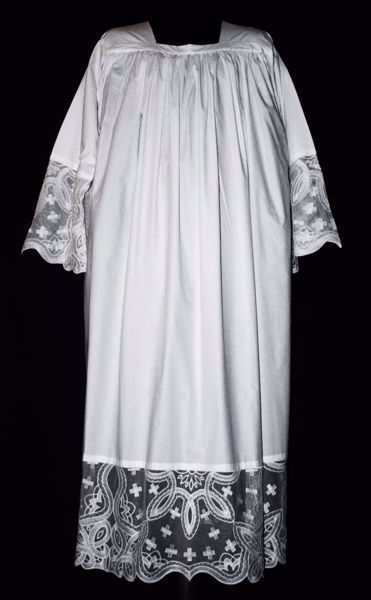 Immagine di SU MISURA Camice liturgico bianco ricamo liberty Croci piccole su tulle misto cotone 