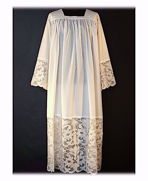 Imagen de A MEDIDA Sobrepelliz litúrgica cuello cuadrado bordado floral en tul mezcla de algodón blanco