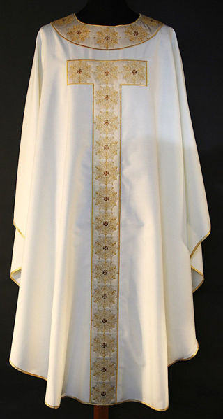 Immagine di Casula collo tondo stolone a Tau collo in raso motivo a filigrana tela vaticana 