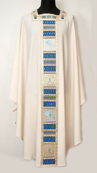 Imagen de Casulla Mariana Cuello Cuadrado Estolón y cuello bordados en hilo de oro y cristales Lona Vaticana Marfil