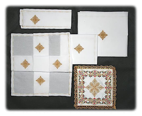 Immagine di Servizio Messa completo 5 Pezzi misure standard ricamo oro
