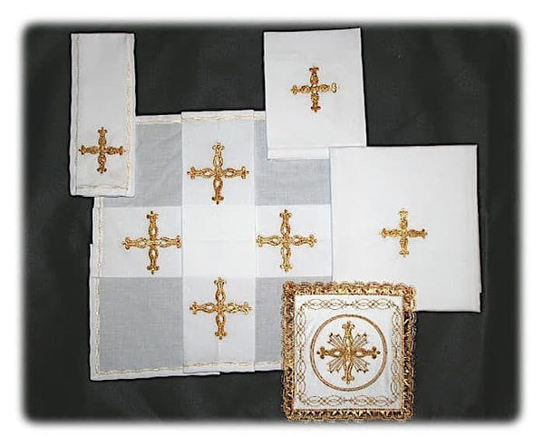 Imagen de Juego de Altar terital-algodón bordado Cruces oro 5 piezas