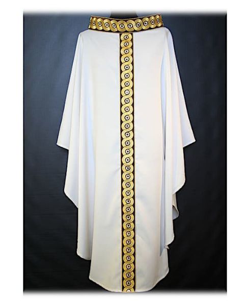 Immagine di Casula collo anello ricamo geometrico oro colore cordoncino e strass tela vaticana