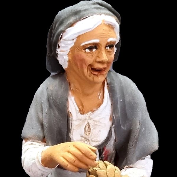 Imagen de Anciana sazonando la Alcachofa Belén Velardita 16 cm siciliano terracota 