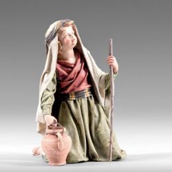 Immagine di Bambino inginocchiato con brocca cm 10 (3,9 inch) Presepe vestito Immanuel stile orientale in legno Val Gardena Statua con abiti in stoffa