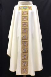 Picture of Crucifixion Chasuble in polyester with Ring Neck and rich direct embroidery in colored and gold yarn with Strass Ivory, Red, Green, Purple