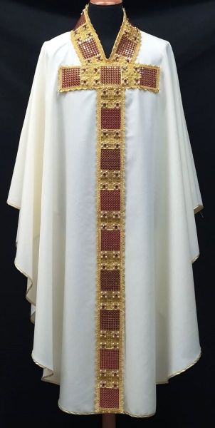 Imagen de Casulla litúrgica de pura lana con estolón y cuello de raso dorado, aplicaciones de terciopelo y bordados dorados con Strass Marfil Rojo Verde Morado