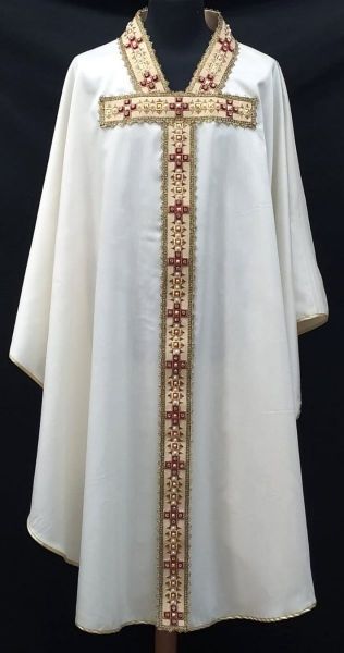 Picture of Liturgical chasuble in pure wool with gold satin stolon and neck velvet applications and hand gold embroidery with strasse Ivory, Red, Green, Purple