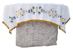 Immagine di Tovaglia altare Mariana raso di cotone 5 ricami frontali cm 150x250 - Avorio